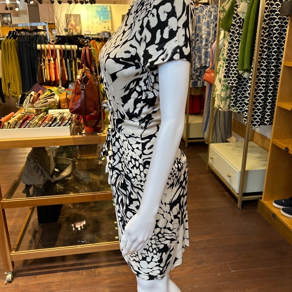 Diane von Furstenberg Silk Knit Patterned Dress US sz 4 - Picture 4 of 10